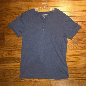 Rogue state t shirt size medium